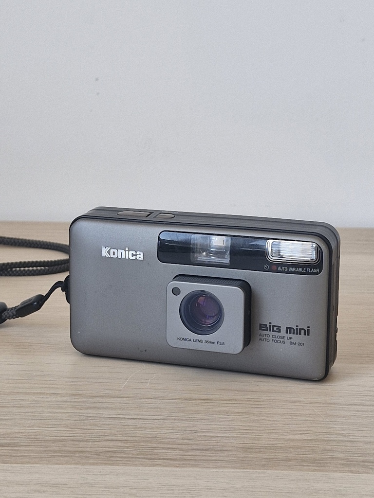 Konica Big Mini BM-201 Gris Foncé Révisé S/N : 6208282