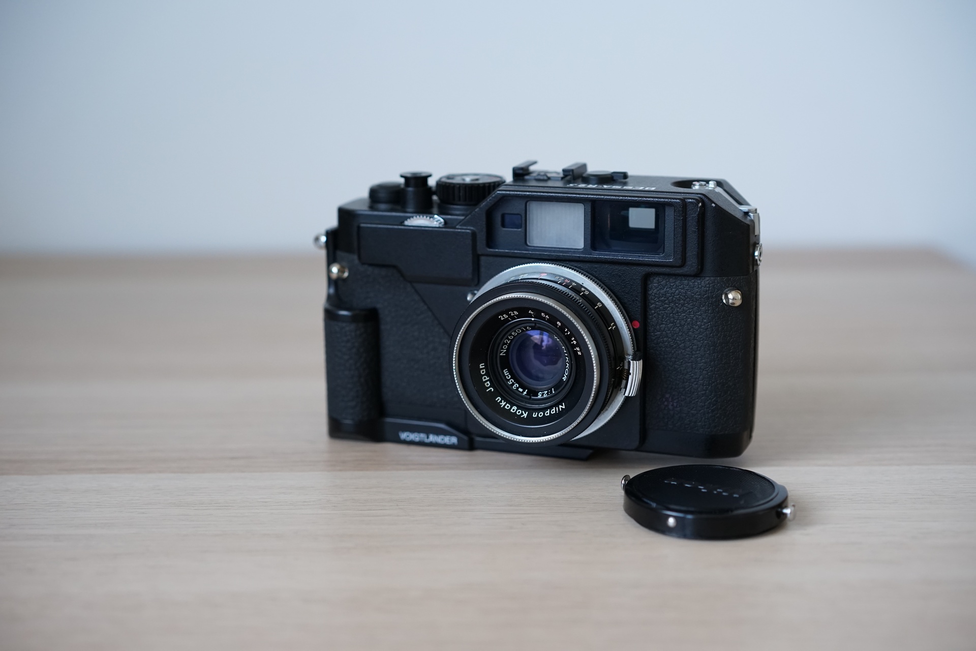BESSA-R ULTRON 35mm GRIP （The Contax G1 Review - Expensive Luxury 